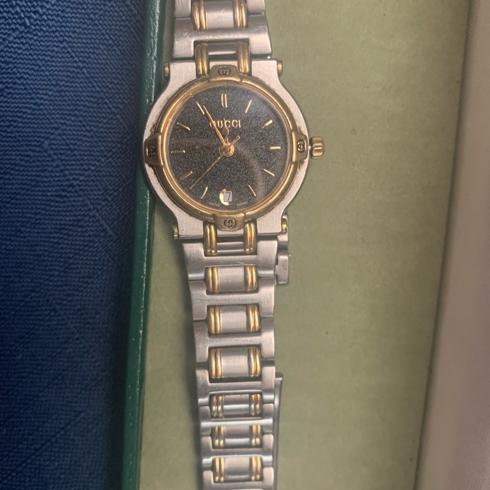 Gucci Watch Women's - Picture 2 of 8